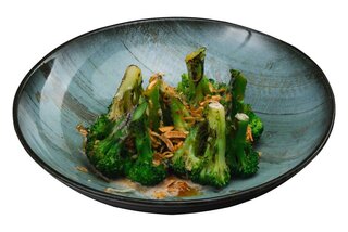 Broccoli with walnut sauce
