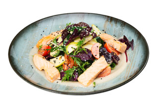 / Warm salmon and zucchini salad